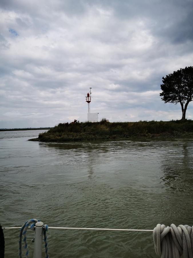 Le Temps D'une Escale A St Wary *